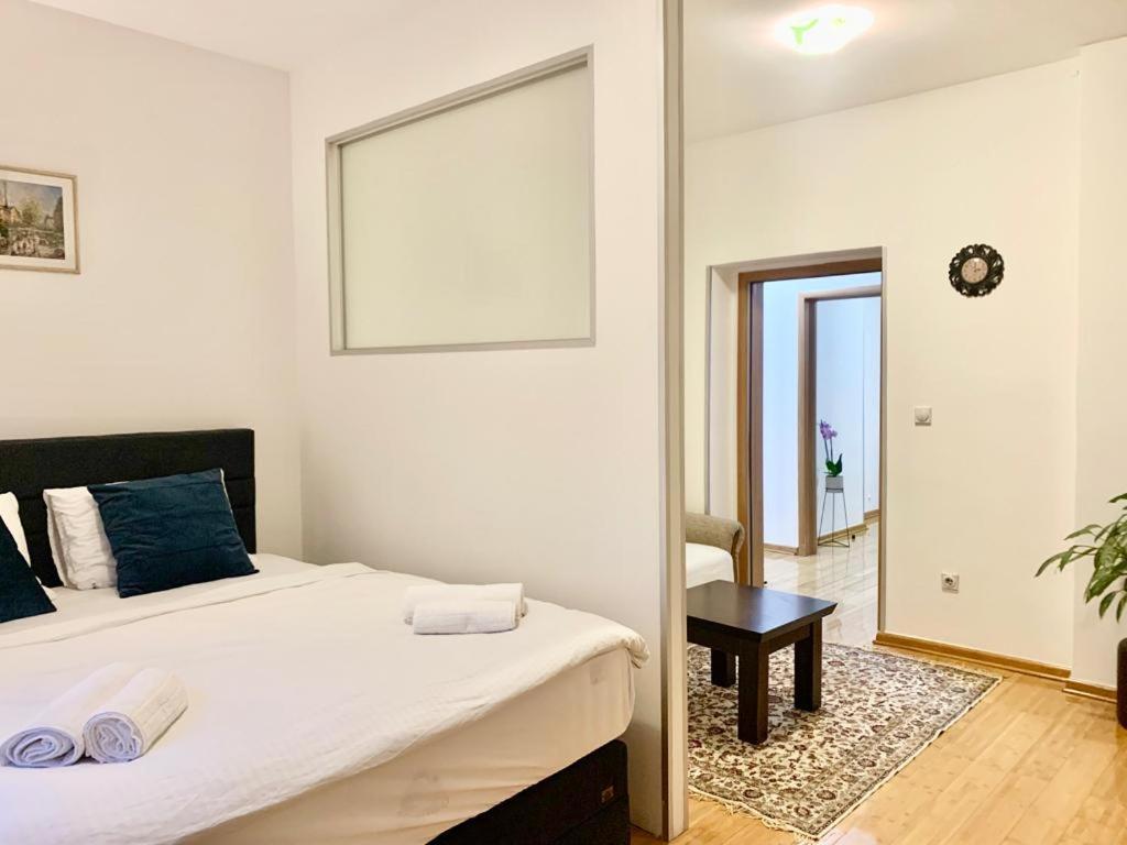City Center Crown Apartment Beograd Bagian luar foto